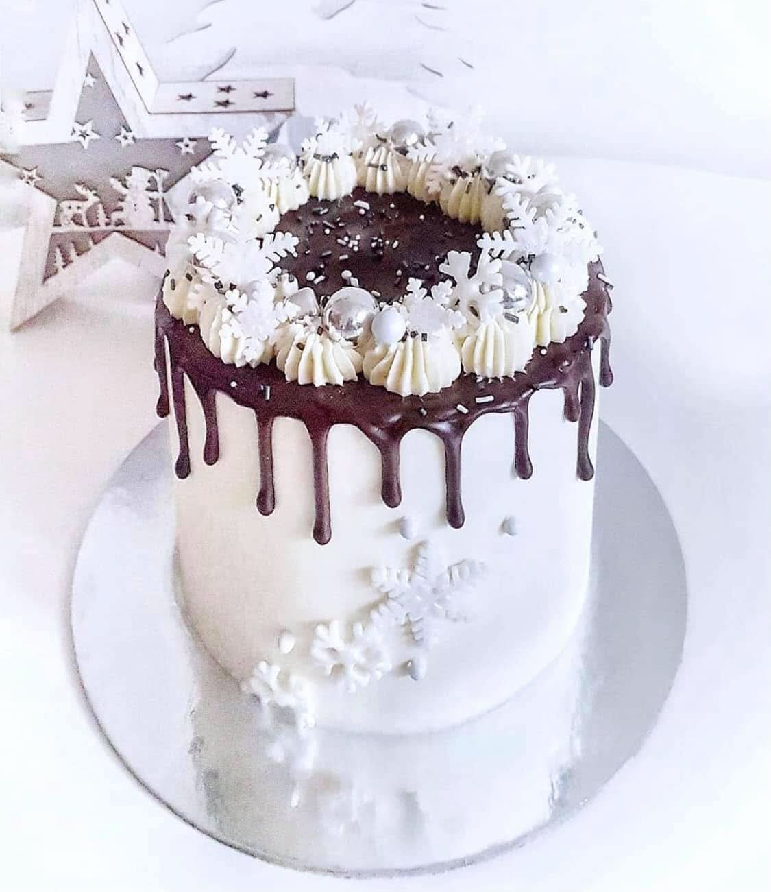 Super Drip Black Cake Glaze Cake Melts Chocolate 300 gramů Glazes and Decor Naty Shop