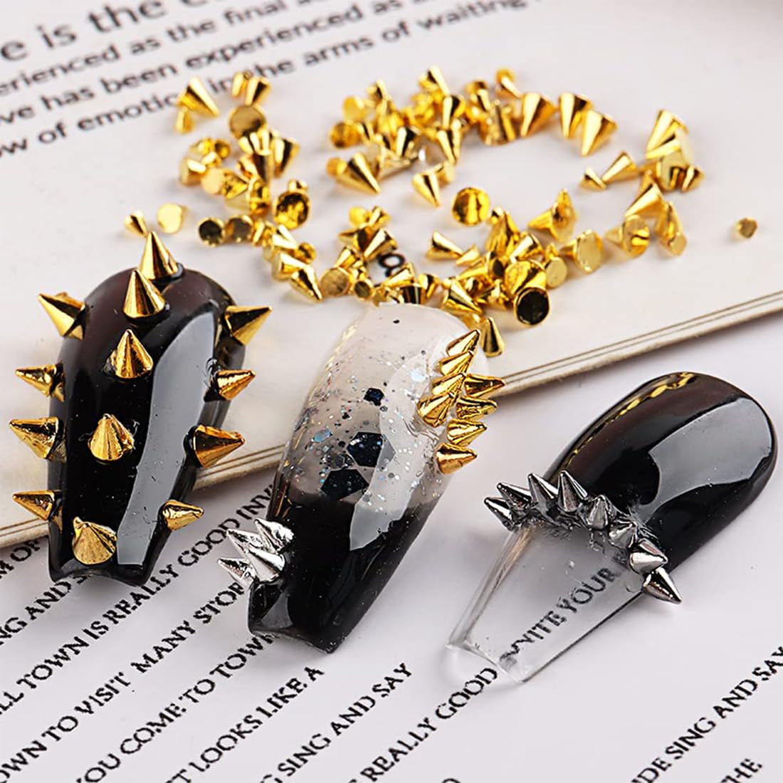 Mini Metall Nieten Punk Přívěsky na nehty Zlatá Stříbrná Strasssteine ​​Nägel Přívěsek Kegel Spikes Nagelschmuck Glitzersteine ​​Study na nehty Nagel Steine ​​​​Legierung Nagelanhänger Kamínky Nageldesign Zubehör