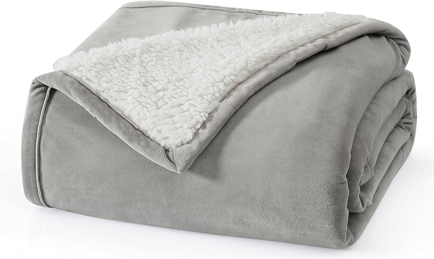 UGG 01465 Bliss Sherpa Throw Deka Plně oboustranná na pohovku nebo postel Lze prát v pračce Snadná údržba Měkké plyšové nadrozměrné luxusní deky 178 X 127 cm Seal Naty Shop Peřiny a přikrývky