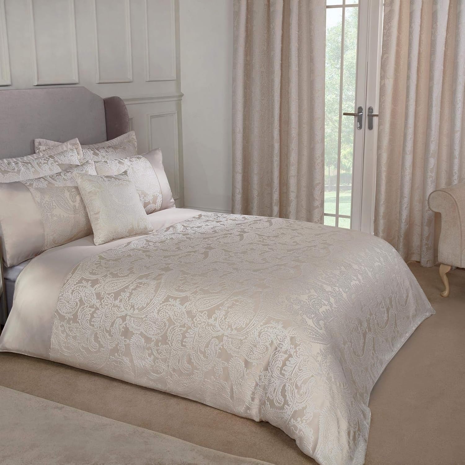 Přikrývka vévodkyně do královské postele, 100% polyester, krémová Emma Barclay Beds and Duvets