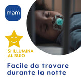 MAM Air noční dudlík 6-16 měsíců (2 balení) MAM dudlík 6-16 měsíců, svítící ve tmě pro citlivou pokožku, doplněk pro miminko 2 balení se silikonovou savičkou a držákem na dudlík, neutrální/zelená