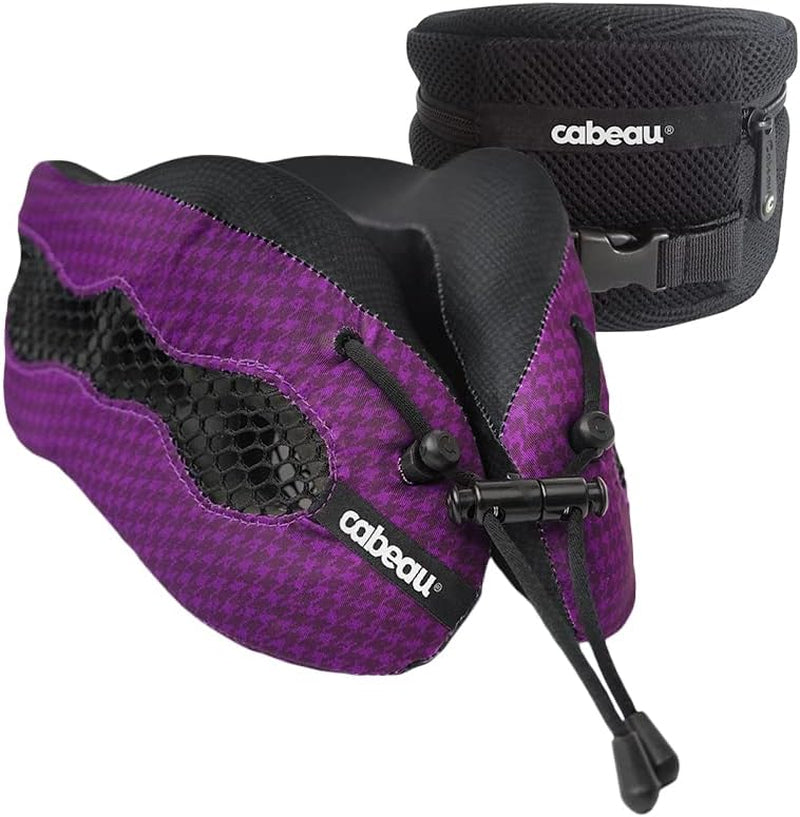 Cestovní polštář na krk Cabeau Long Flight - Evolution Cool - Podpůrná paměťová pěna s průduchy - Kompaktní s pouzdrem (fialová) Cestovní polštáře Naty Shop Výchozí název