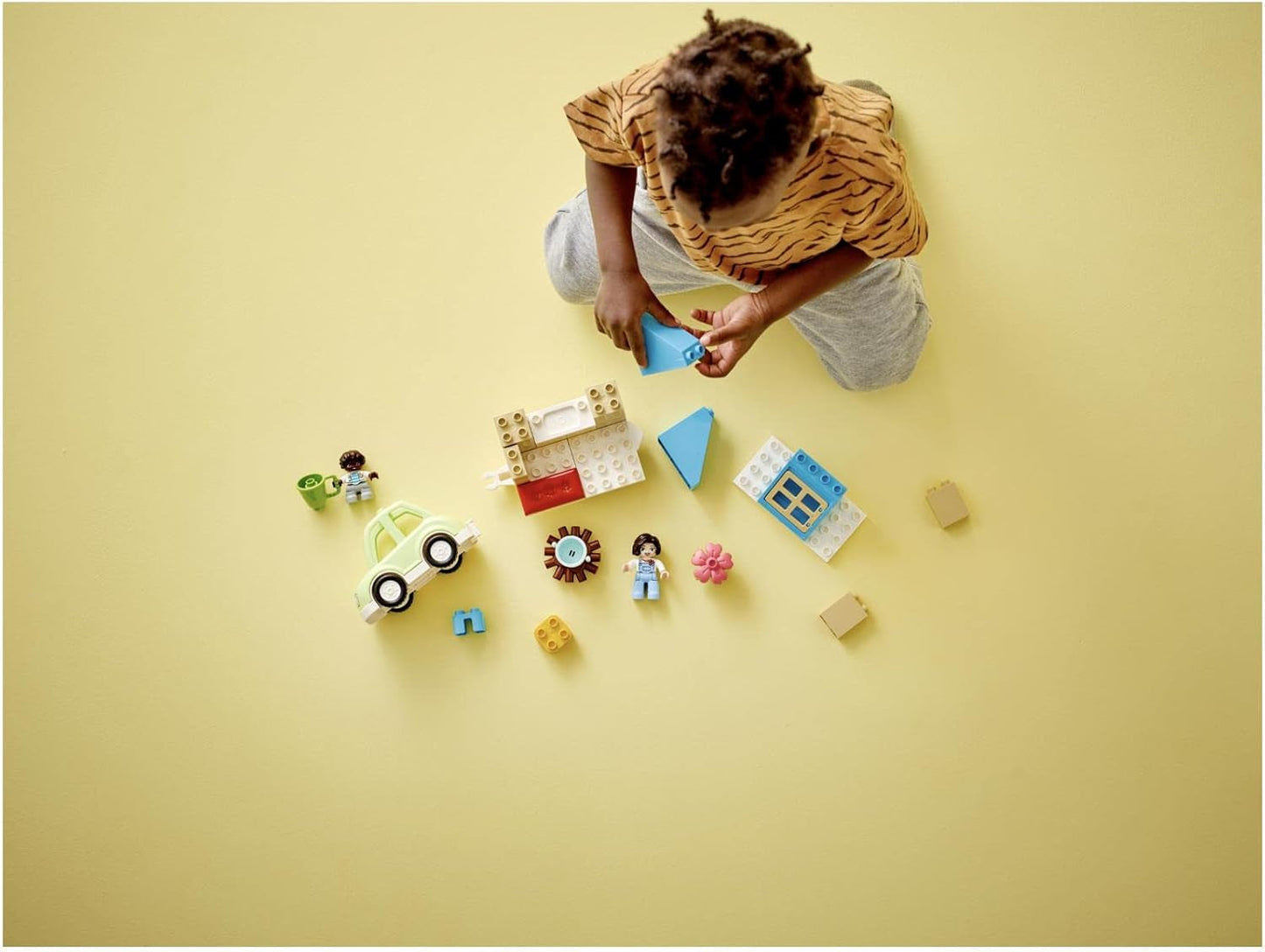 LEGO 10986 DUPLO Doma na kolech, autíčko s velkými kostkami, figurkami a autíčkem pro chlapce a dívky od 2 let, rozvíjí jemnou motoriku Stavebnice Besuche den LEGO-Store