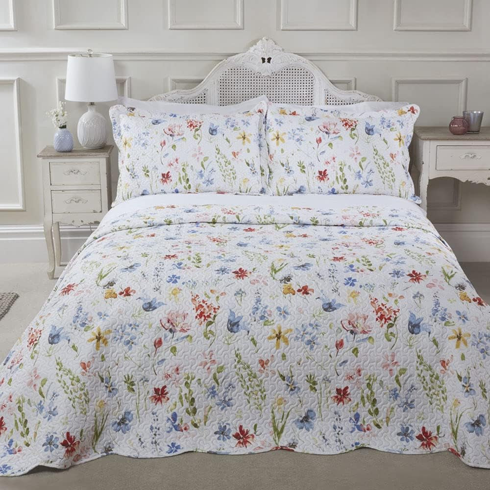 Emma Barclay Spring Meadow květinový prošívaný přehoz na postel Spring Meadow přehoz na dvojlůžko Multi, polyester Postele a přikrývky Emma Barclay