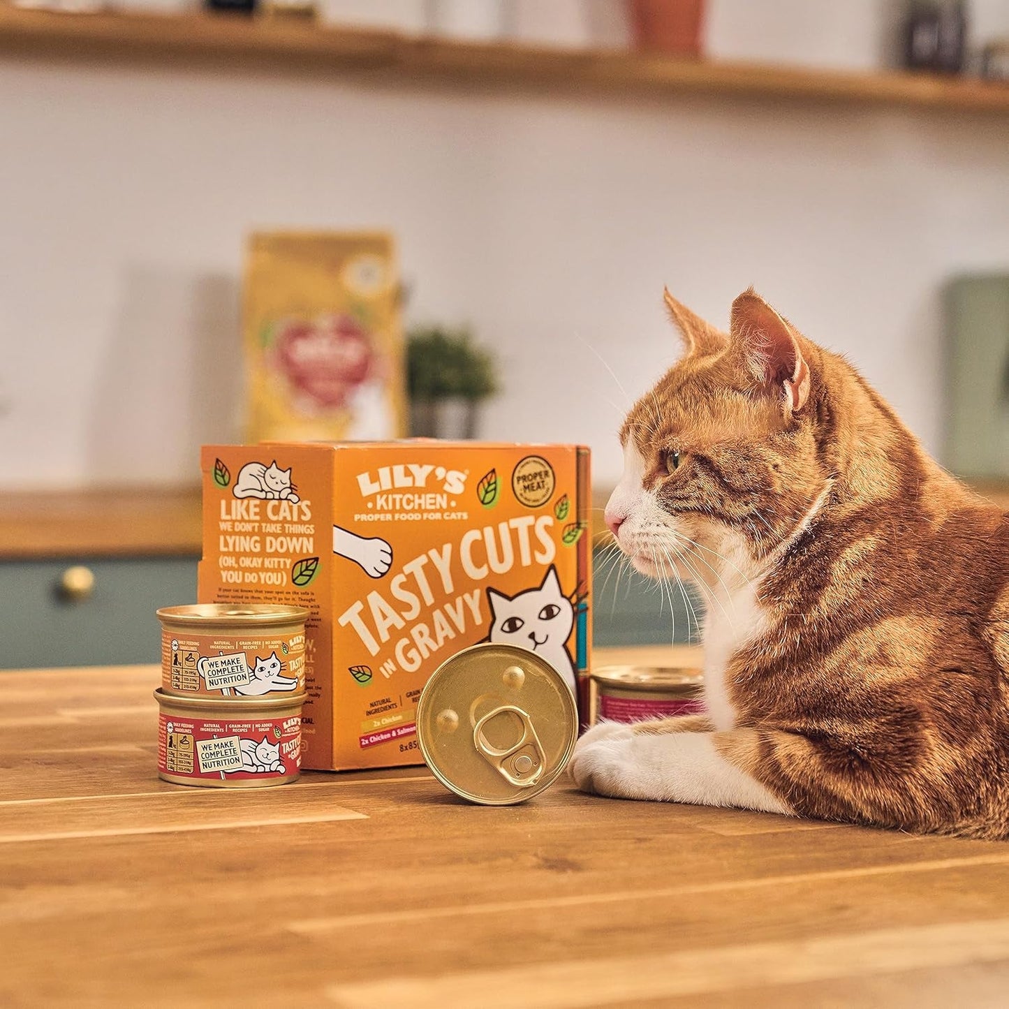 Lily's Kitchen Mokré krmivo pro dospělé kočky, vyrobené z přírodních ingrediencí, lahodné kousky v omáčce, více balení, 8 krabic x 85 g