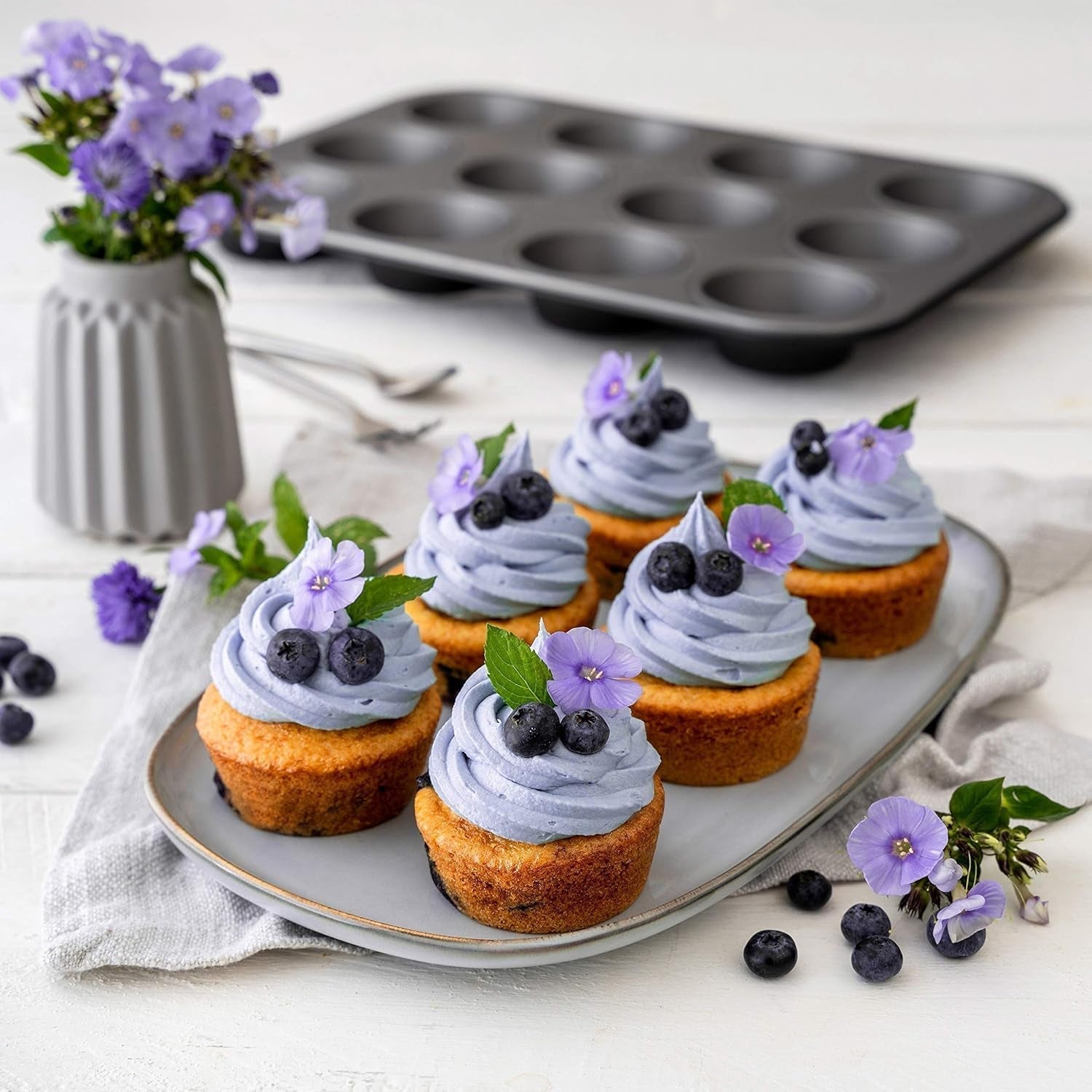 Zenker 12Er Muffinform Energy, Premium-Backform, Für Köstliche Kuchen, Verkürzt Die Backzeit Um Bis Zu 20 % (Farbe: Silver/Anthrazit), Menge: 1 Stück, Hellgrau Und Dunkelgrau Formy a plechy na pečení Naty Shop