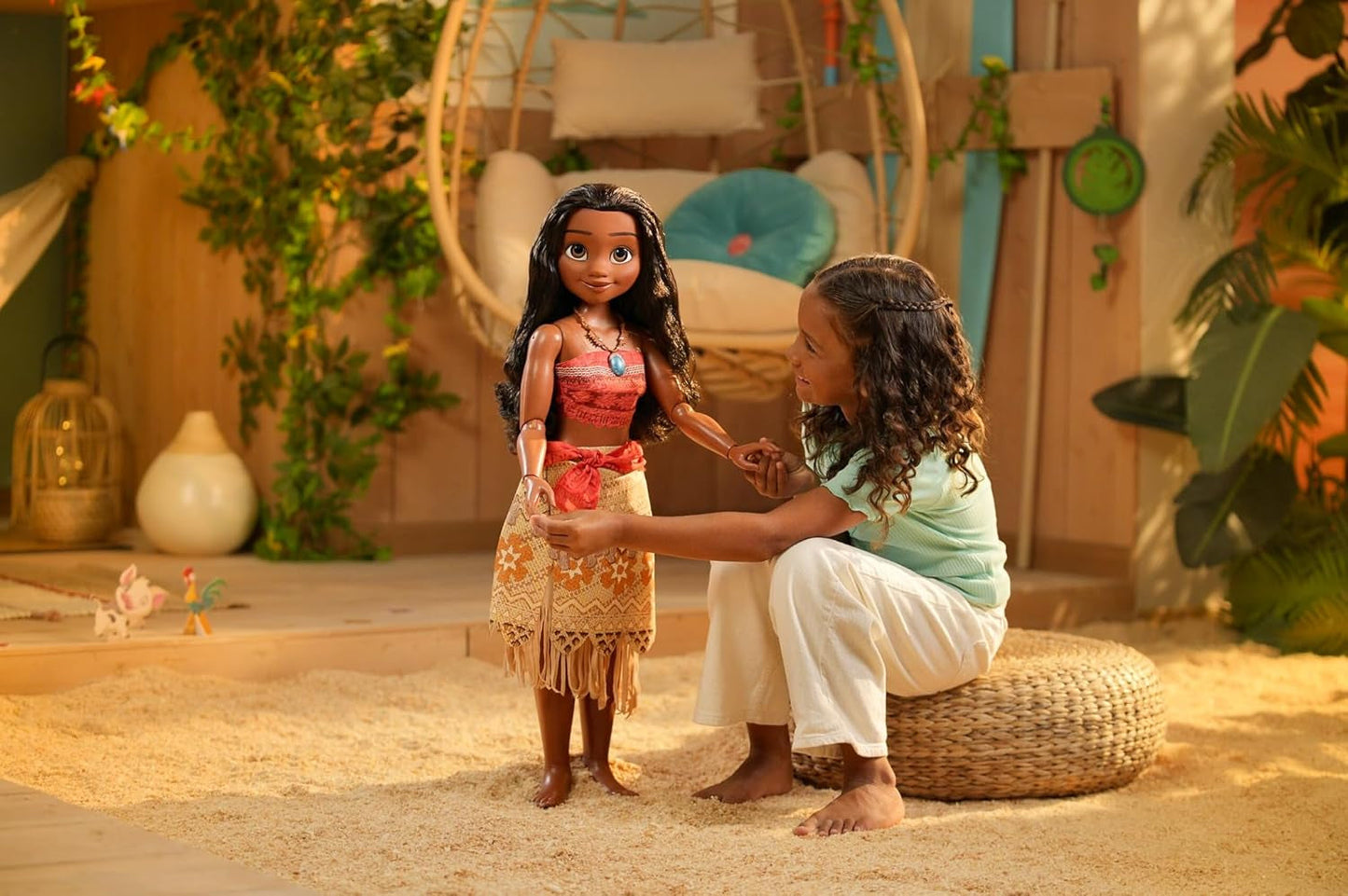 Disney Princess Moana 80cm Play Doll od Jakks Pacific Pohyblivá panenka s kartáčem na rozčesání Vlnité kadeře Šaty inspirované filmem Odnímatelný přívěsek náhrdelník Panenky Naty Shop