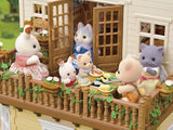 Městský dům Sylvanian Families 5716 s podkrovním pokojem