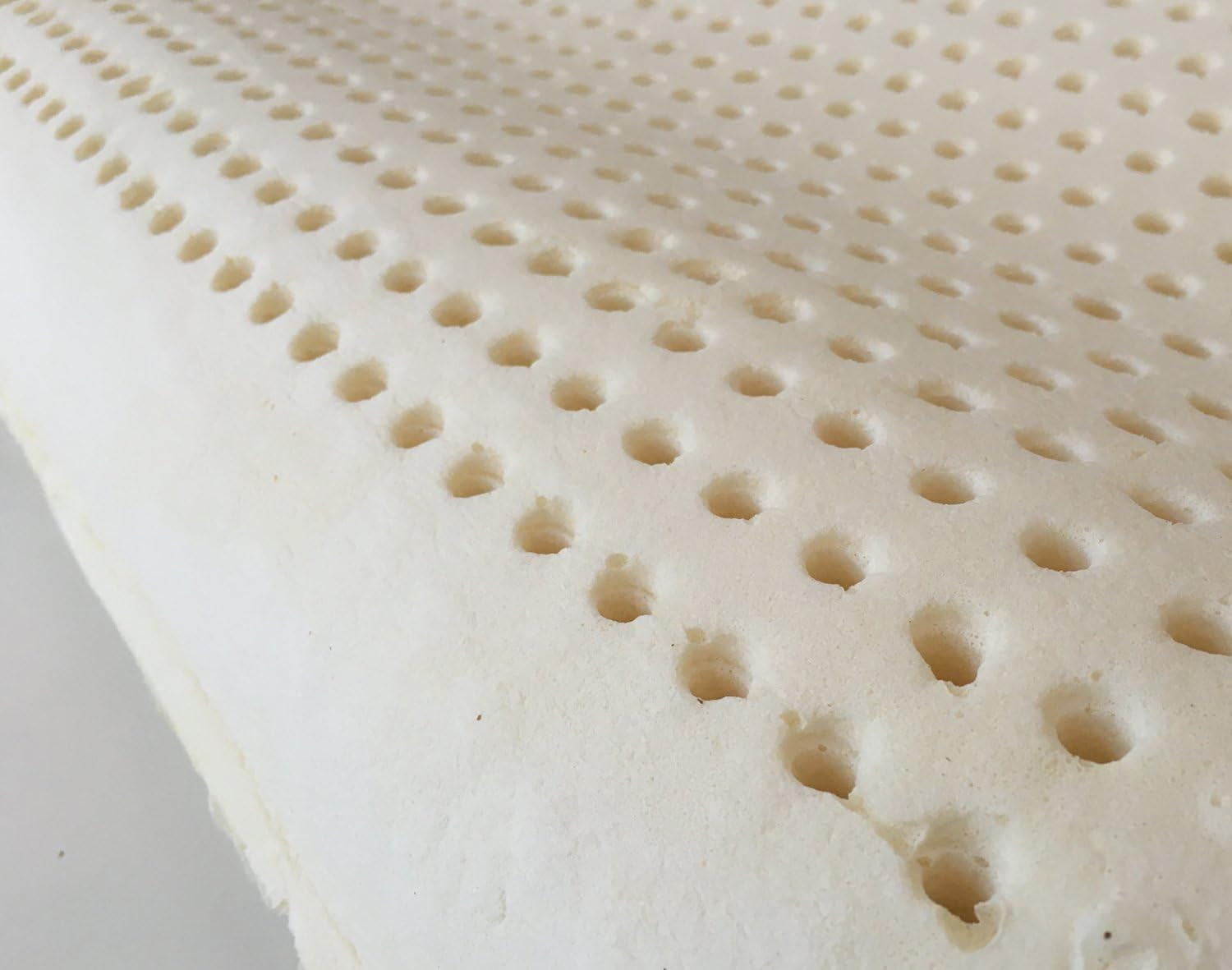 Přírodní latexový polštář Double Wave Model - Perforovaný latexový polštář Ultra prodyšný Přirozená a zdravá regenerace - Nejvyšší komfort Ergonomický Antibakteriální - 100% Vyrobeno v Itálii Standardní polštáře Naty Shop