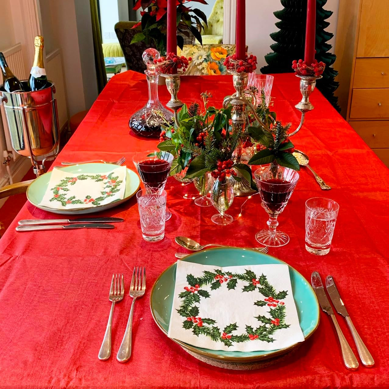 Talking Tables 20 XL vánoční papírové ubrousky s designem Holly | Luxusní jednorázové ubrousky | Opakovaně použitelné | Ideální pro vánoční večírky a večírky | Vysoká kvalita | 40 cm X 40 cm