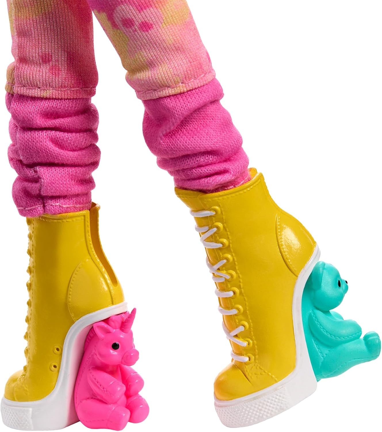 Panenka Monster High Wednesday a doplňky Růžová sběratelská figurka Enid Sinclair s baretem a batohem na panenky HXJ05
