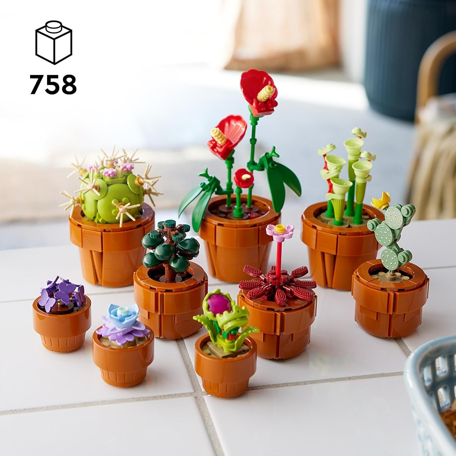 Mini rostlinky LEGO Icons, 9 sestavitelných umělých květin, sada botanických sbírek pro dospělé se sestavitelným terakotovým květináčem, domácí dekorace, dárek pro ženy a muže 10329 Stavebnice Besuche den LEGO-Store