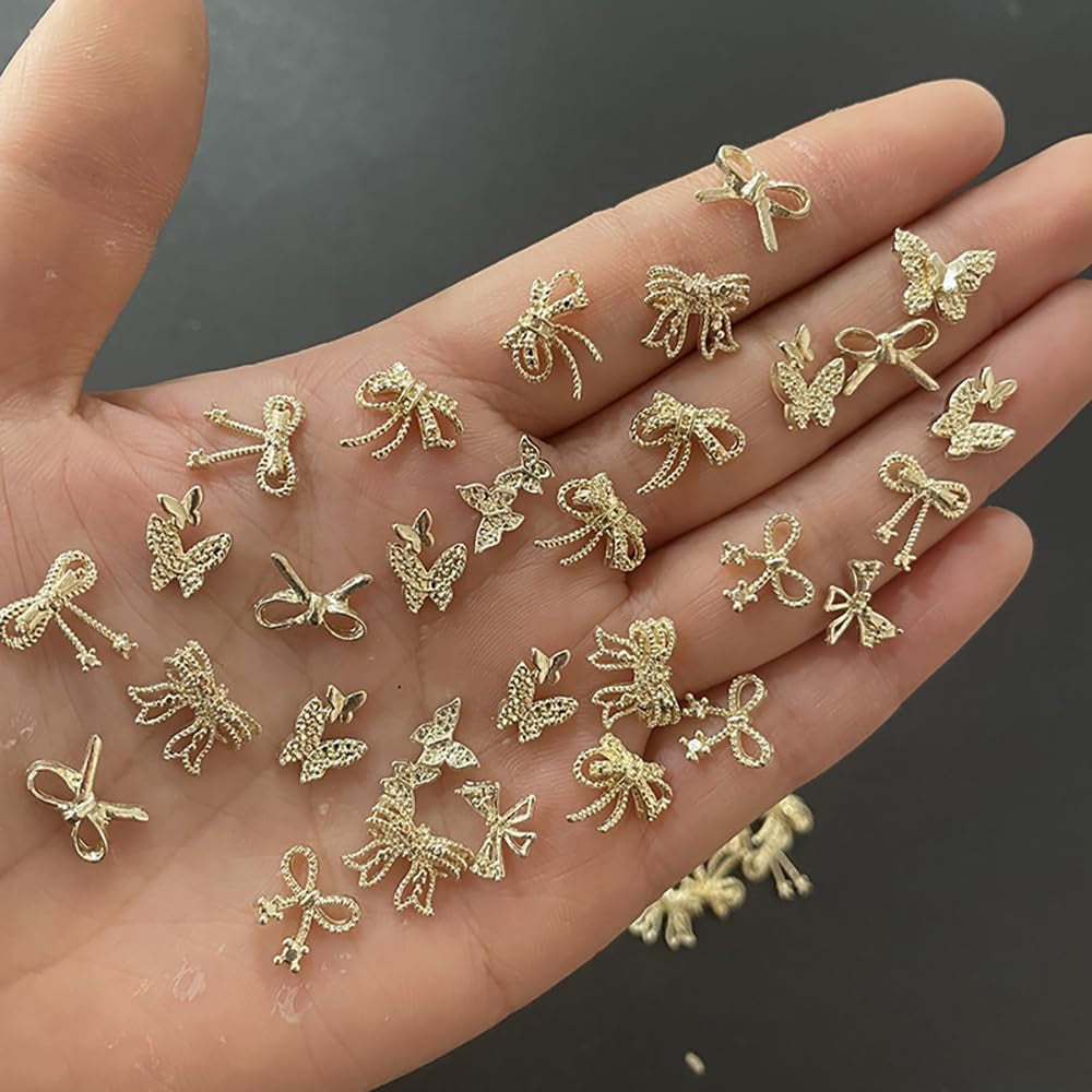 50Stück 3D zlatá mašle na nehty Butterfly Nail Art Charms Legierung Bogen Nagel Charms Nägel Zubehör Schleife Nagelschmuck Metall Schleifen Schmetterling Nageldesign Nagelanhänger Nailart Strasssteine