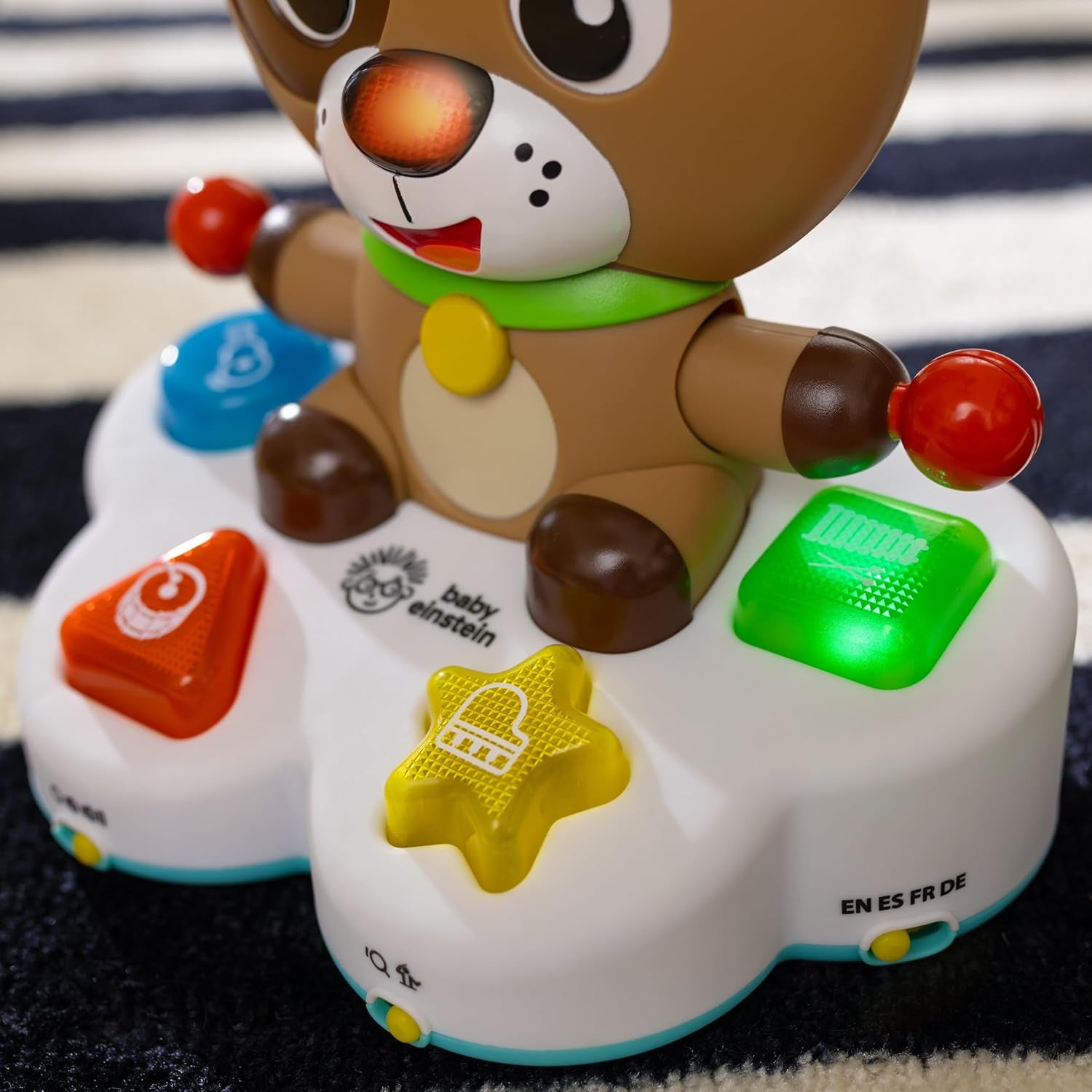 Hudební výuková hračka Baby Einstein, Drum & Learn Dean – multisenzorická hračka pro miminko, 2 herní režimy, barvy, tvary a nástroje, 50+ zvuků, od 6 měsíců Hračky pro miminka Naty Shop