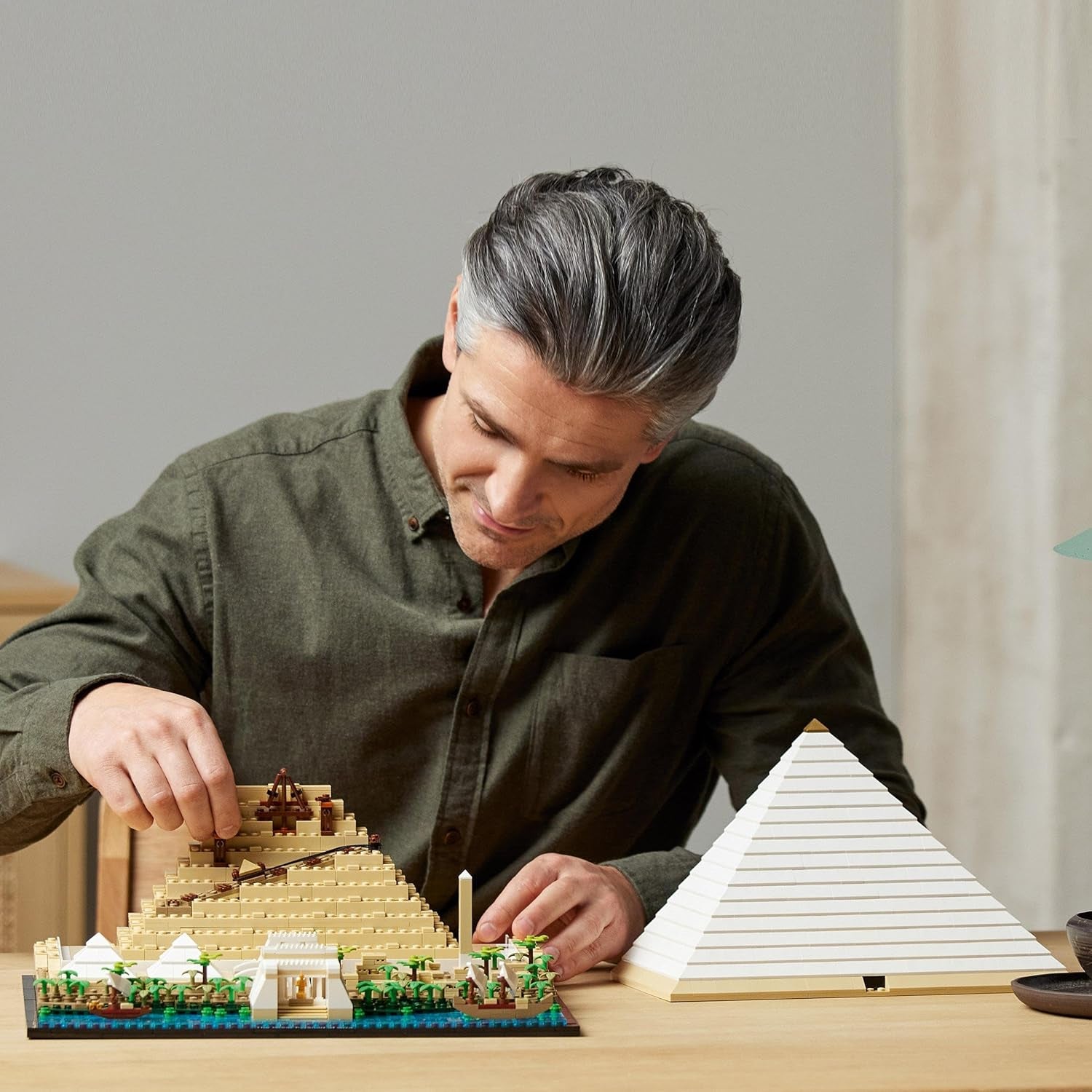 LEGO 21058 Architecture Stavebnice Cheopsova pyramida pro řemeslo jako kreativní koníček, Nápad na dárek pro dospělé, muže, ženy, matku, otce, kreativní činnost, sbírka slavných památek Stavebnice Besuche den LEGO-Store