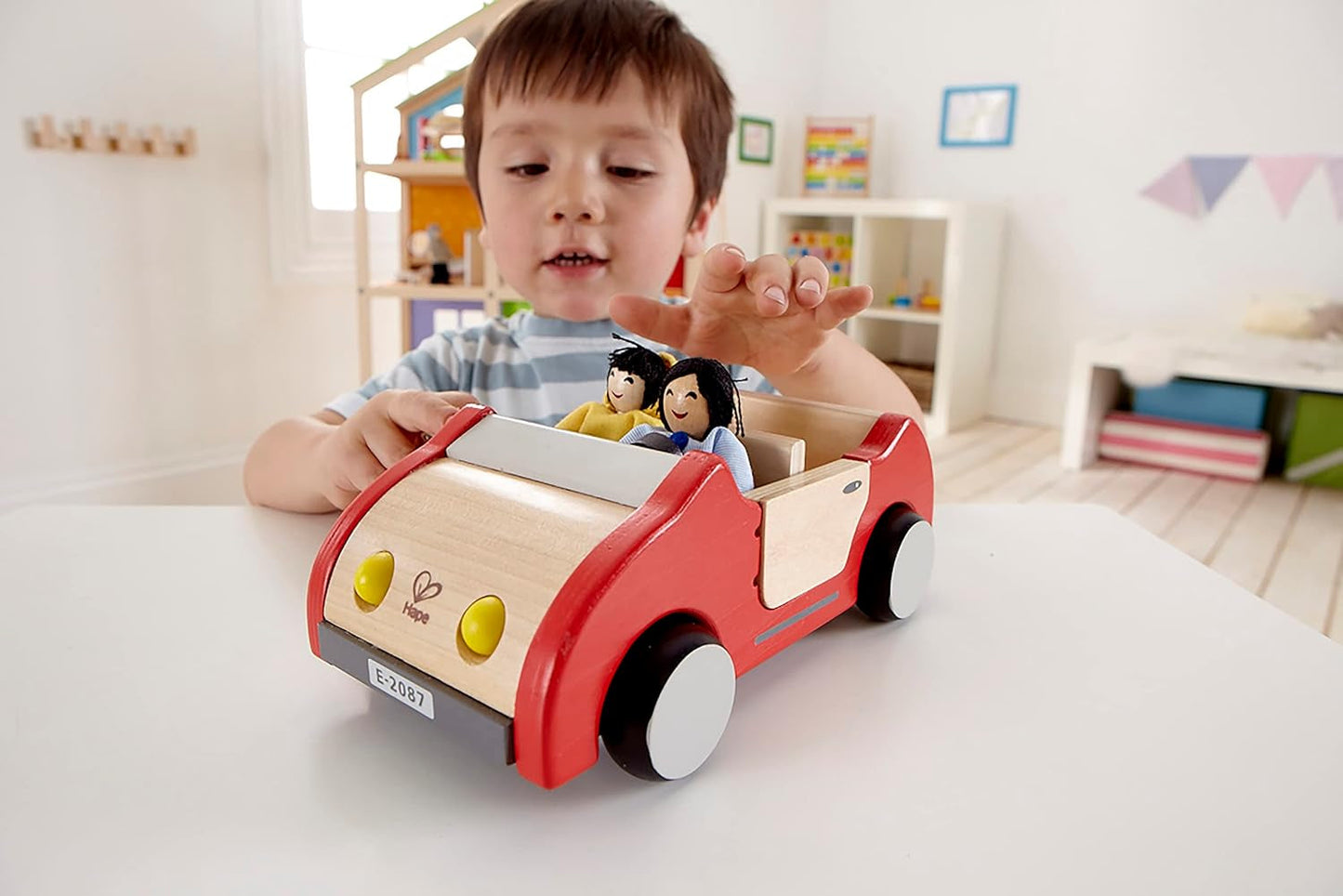 Rodinná sada panenek Hape Oceněná rodinná sada panenek Unikátní dřevěný domeček pro panenky Fantastická hra 6 členů rodiny panenek Naty Shop Dolls