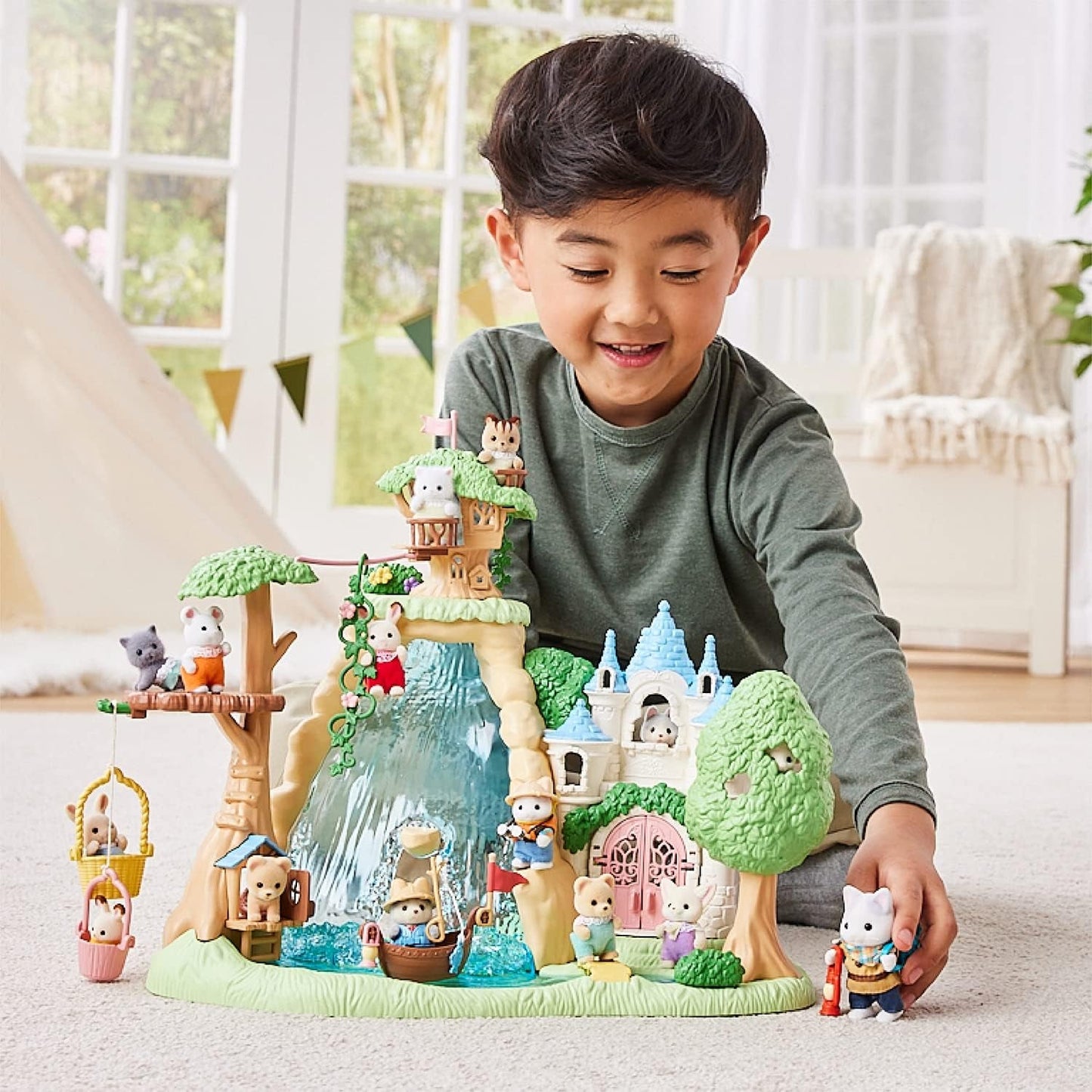 Sylvanian Families - 5763 sada Adventure Explorer se dvěma figurkami, mléčným kotětem otce a miminka, figurkou zvířete, detailní hračkou pro děti od 3 let