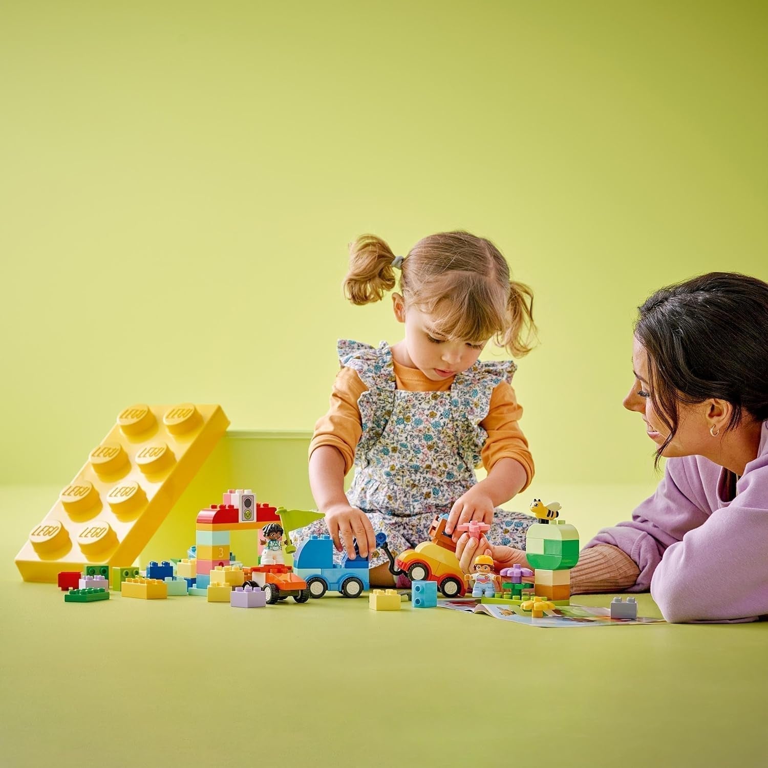 LEGO DUPLO Classic Stavebnice Auta a náklaďáky, Hrací sada s vozidly pro děti od 1,5 roku, Kreativní výuková hračka, Auto a závodní sada 10439 Stavebnic Besuche den LEGO-Store