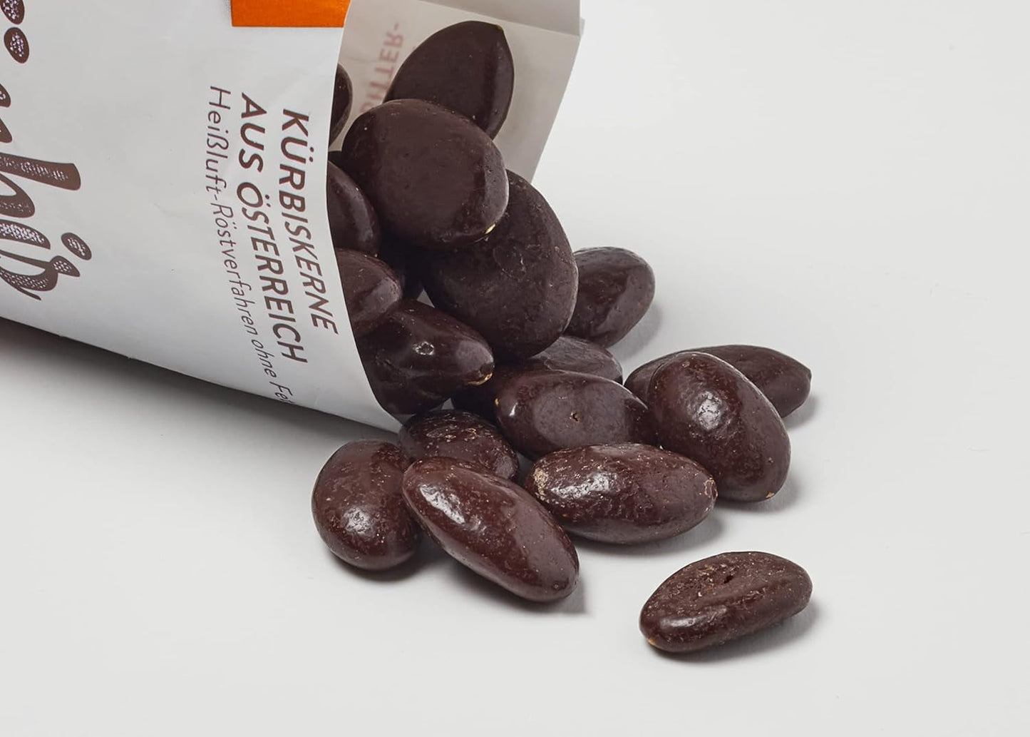 Landgarten Bio dýňová semínka v hořké čokoládě - Veganská čokoládová svačina z pečených dýňových semínek - zdroj hořčíku - 1 x 50 g