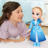 Cestovní panenka Disney Frozen 2 Elsa, 35cm panenka s šaty inspirovanými kultovním filmem, botami a dlouhými spletenými vlasy pro extra zábavu při hraní, pro dívky od 3 let