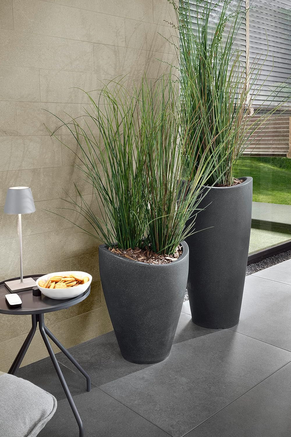 Scheurich Wave Globe High, vysoká plastová nádoba, černá žula, průměr 29,8 cm, výška 40 cm, objem 6 l.