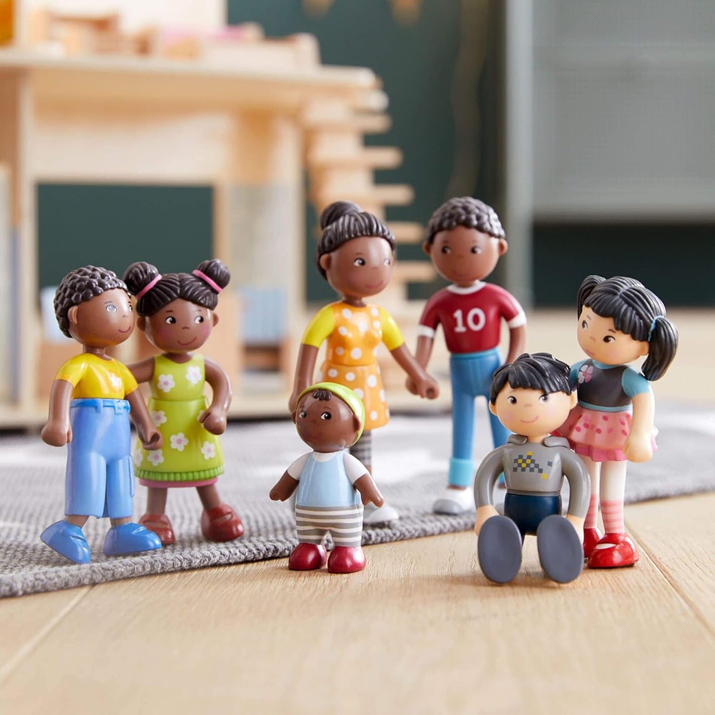 HABA 306696 – Hrací sada Little Friends Family Time, Flexibilní doplňky pro panenky, věk 3+