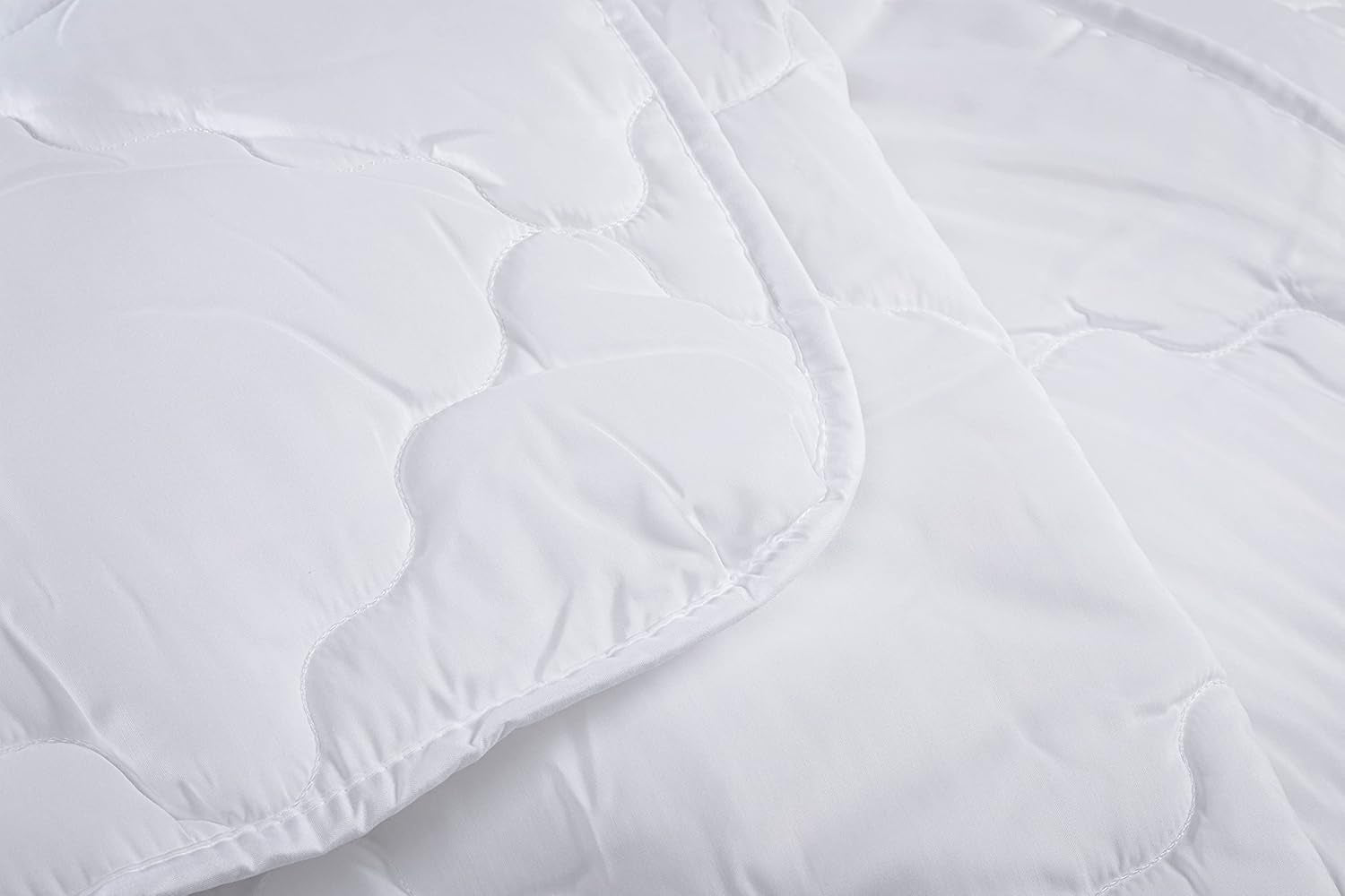 V.I.P. Velmi důležitá přikrývka Pillow Down na zimu, schválená třída 1, 100% polyester, silikon, karton, 155 X 205 cm, velikost 300, bílá Přikrývky a přikrývky Naty Shop