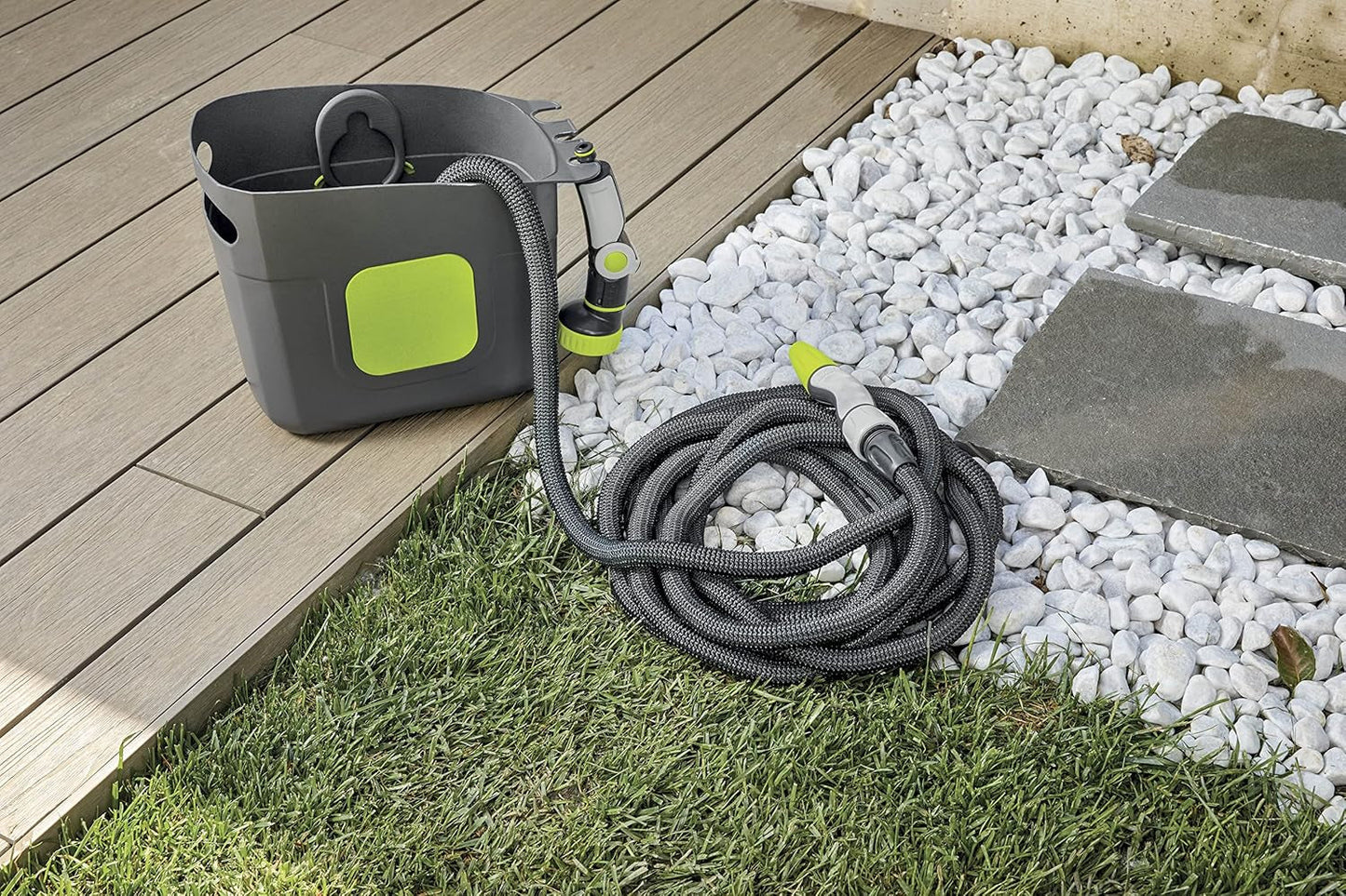 GF SRL, Aquapop Grey Pro 15, samonatahovací opletená hadice Made in Italy, s pevnou plastovou nádobou, ergonomický mini zahradní postřikovač, přípojky pro zavlažování zahrady, tmavě šedá