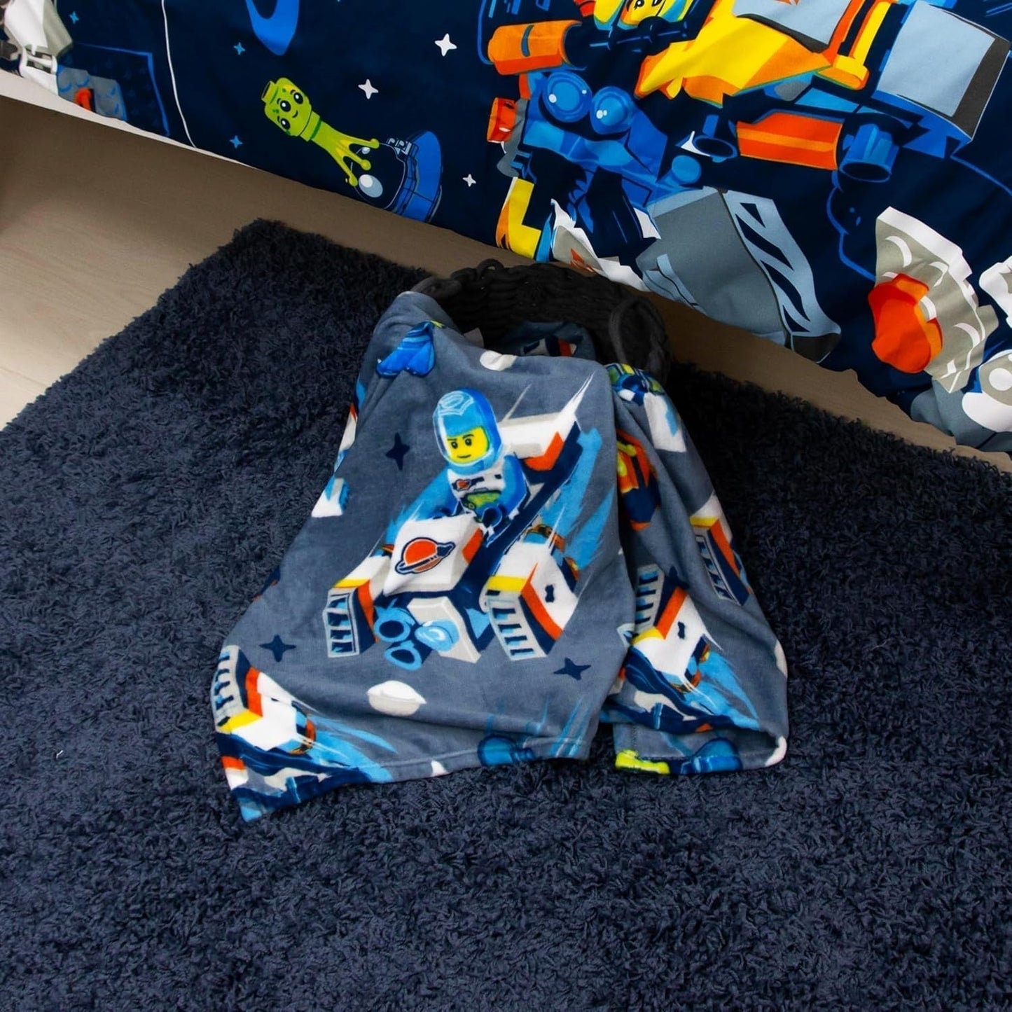 Character World Official Lego® City Fleece deka, super měkká, teplá modrá, design Cityspace, ideální pro ložnice, kempování a spaní, postele a přikrývky 100 x 150 cm Besuche den Character World-Store