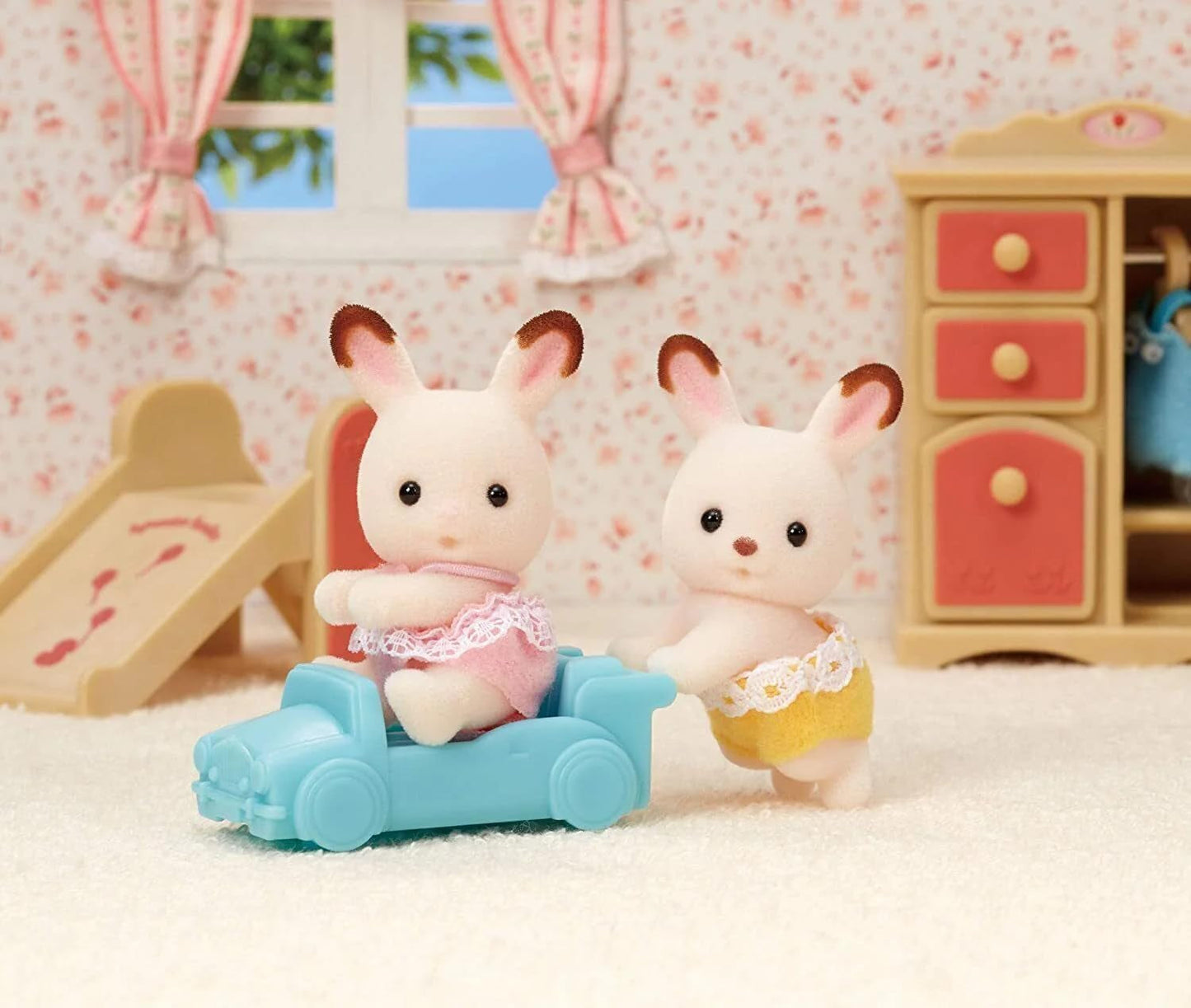 Dvojčata čokoládového králíka Sylvanian Families L5420 - figurky domečku pro panenky Naty Shop Dolls
