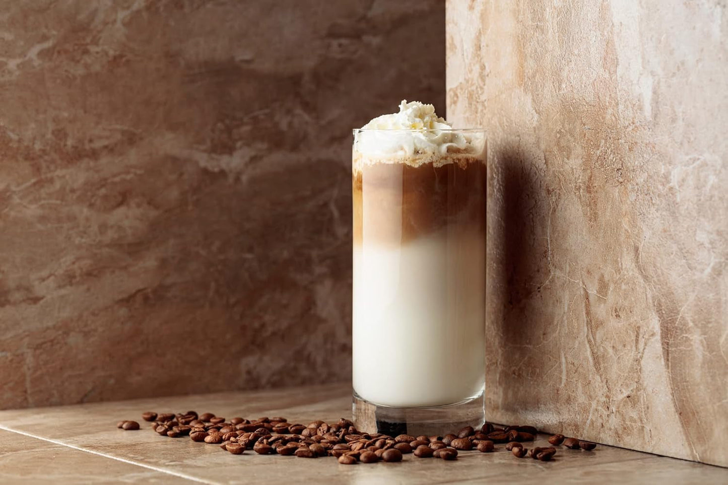 Caffe Crema E Aroma Kaffeebohnen 2kg (4x500g), Barista Kaffee schokoladig und säurearm, Espressobohnen kräftig, Bohnenkaffee mit Arabica und Robusta, jemná Crema, ideální pro Milchkaffee