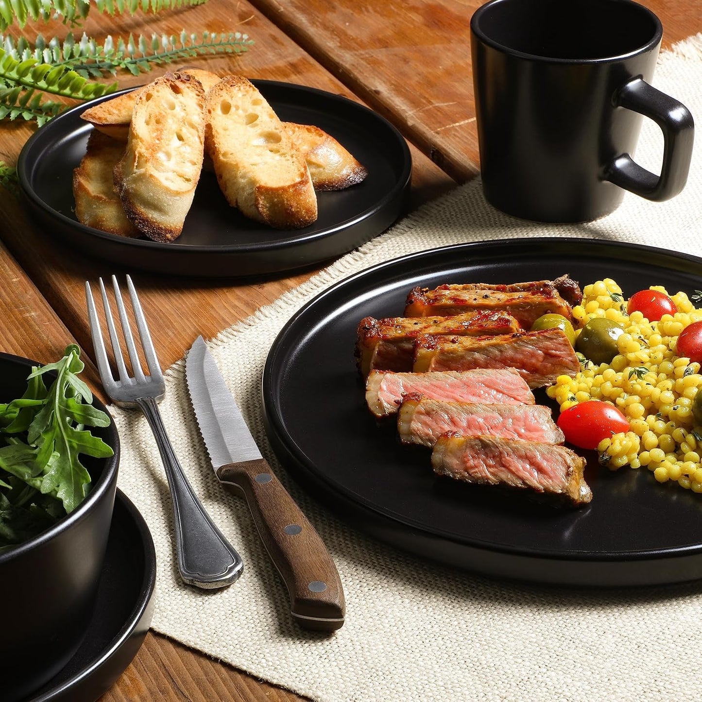 Sada Bowery Dinnerware, 32 dílná, matná černá, kamenina, talíře, misky a hrnky, slouží 8