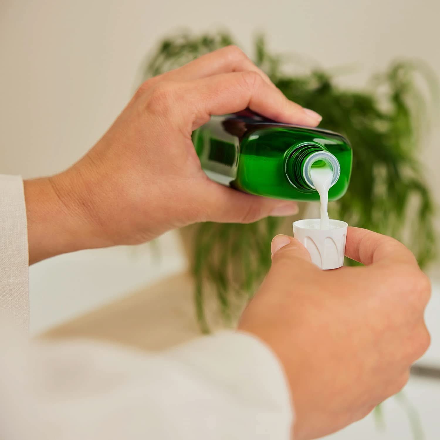 WELEDA, přírodní kosmetika Bio Bath Essence s esenciálními oleji ze smrku a jedle bělokoré pro relaxaci a péči, koupelová přísada pro vnitřní sílu, 200 ml Sprcha a koupel Naty Shop