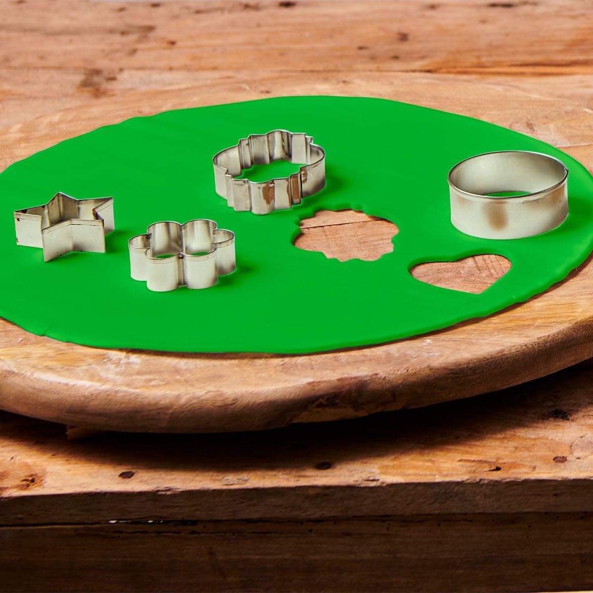 FunCakes Spring Greens Rolled Fondant Disc: Lahodná vanilková příchuť, již namotaná, snadno se používá, ideální pro zdobení dortů, 430 g Naty Shop Sugarpaste