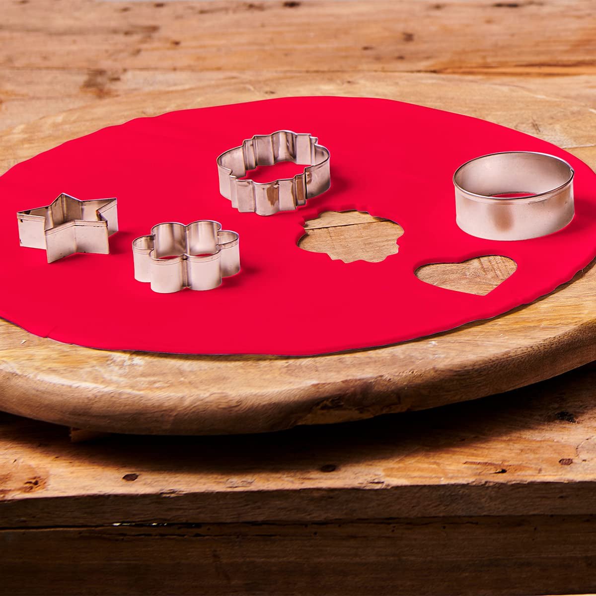 FunCakes Rolled Roll Fondant Disc Raven Black: Lahodná vanilková příchuť, 430 g & Rolled Roll Fondant Disc Fire Red: Lahodná vanilková příchuť, již svinutá, Snadné použití, 430 g Naty Shop Cukrová pasta