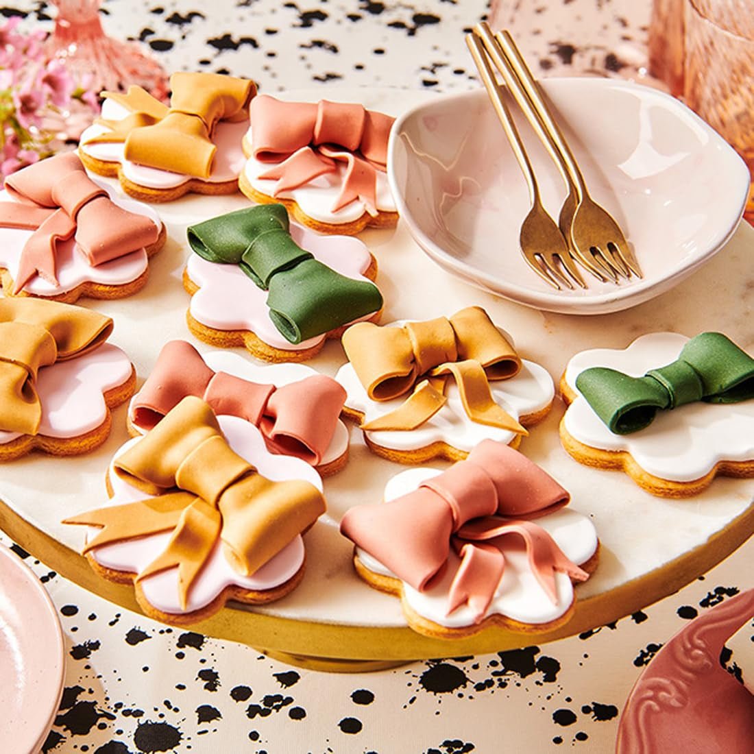 FunCakes Sparkling Gold Rolled Fondant: Snadné použití, hladký, pružný, měkký a poddajný, ideální pro zdobení dortů, halal, košer a bez lepku. 250 g cukrové pasty Naty Shop