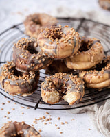 RUF Cake Glaze Lískový ořech, 100 g v sáčku, vhodné do mikrovlnné trouby, na polevu s ořechy, pralinkami a pudinkem, bez lepku (balení 4 ks) Naty Shop Cukrová pasta