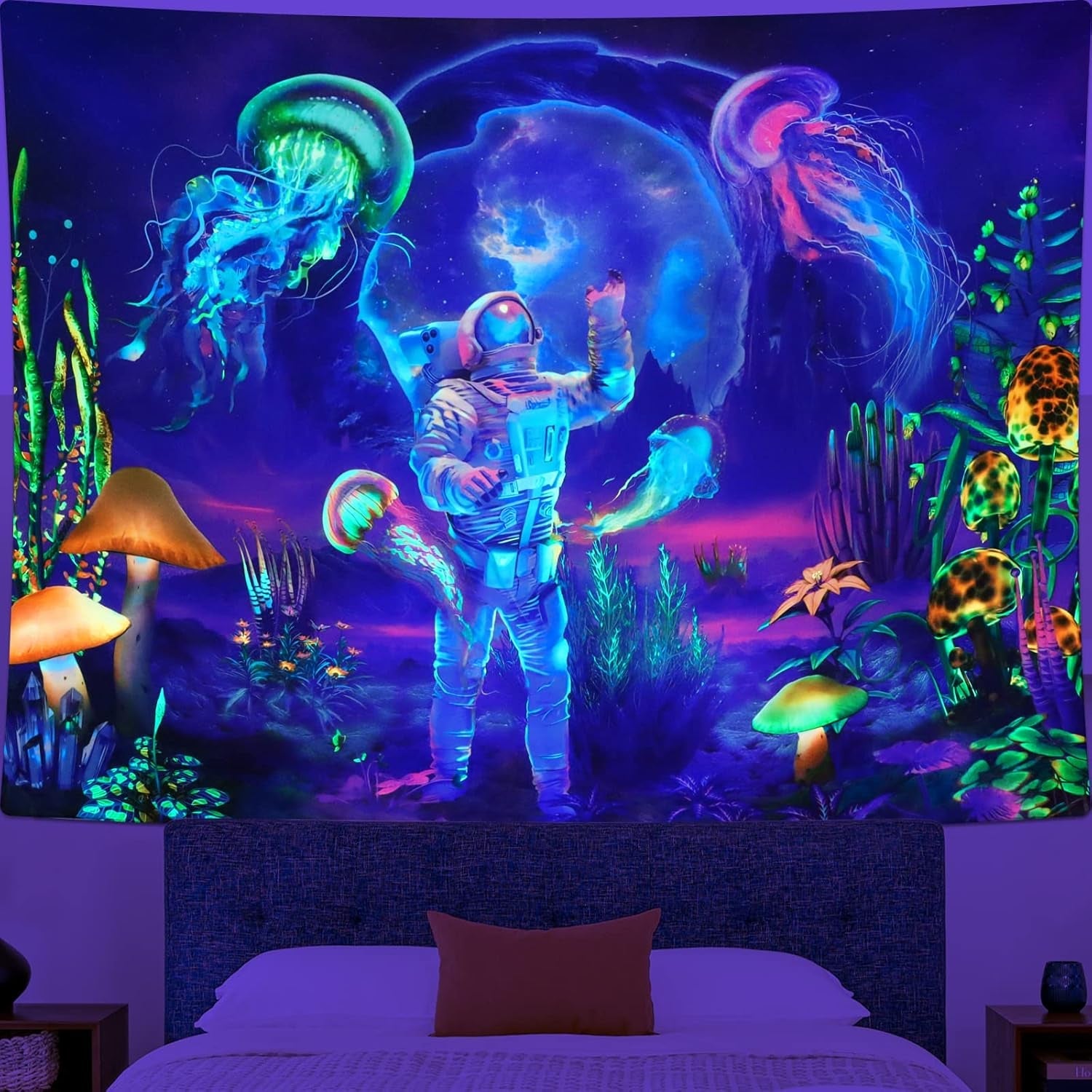 Gobelín betylfoy černé světlo astronaut reaktivní rostliny medúza Home - Příslušenství a dekorace Naty Shop Astronauts 150L X 130B Cm
