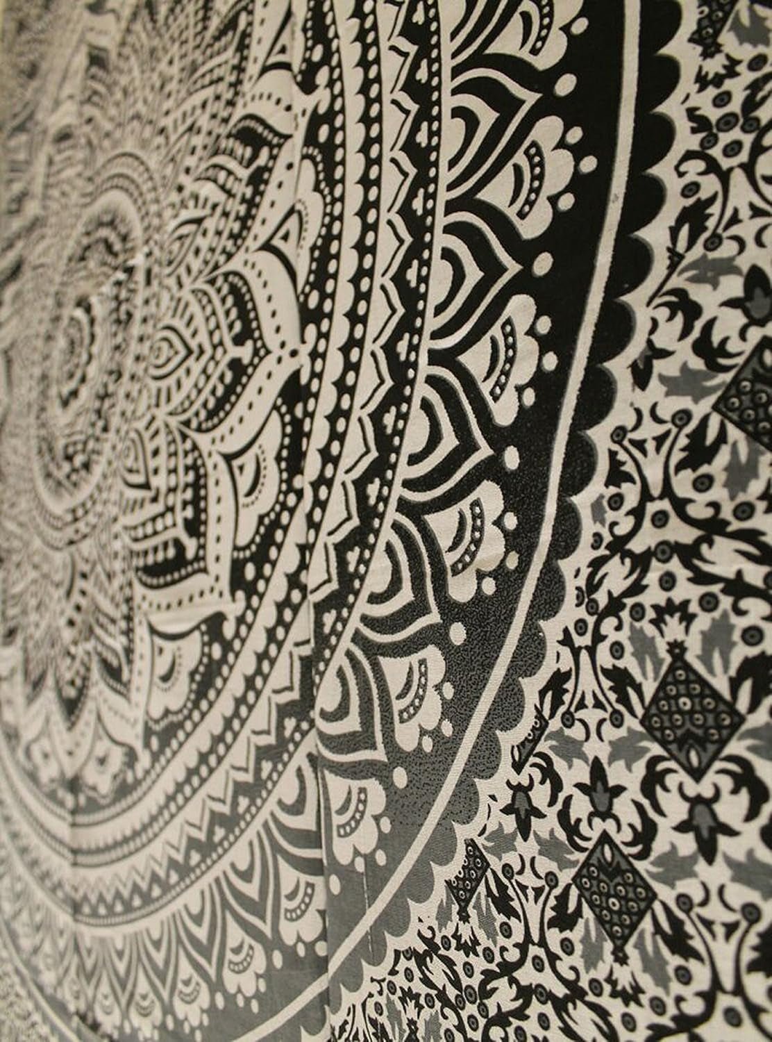 Indická tapisérie psychedelická mandala černá bílá Indie Home - Doplňky a dekorace Naty Shop